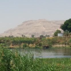 Dahabiya Nile Cruise Views Mountains Theben