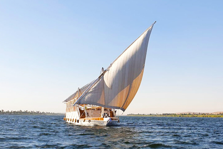 Dahabiya MINYA sailing the Nile